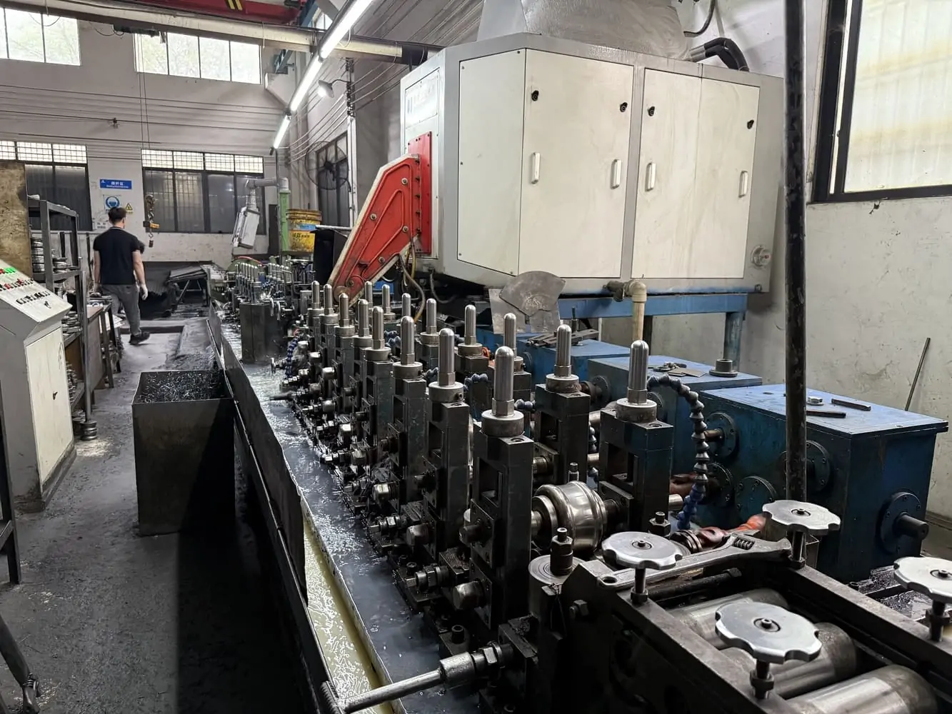curtain-rod-factory-workshop