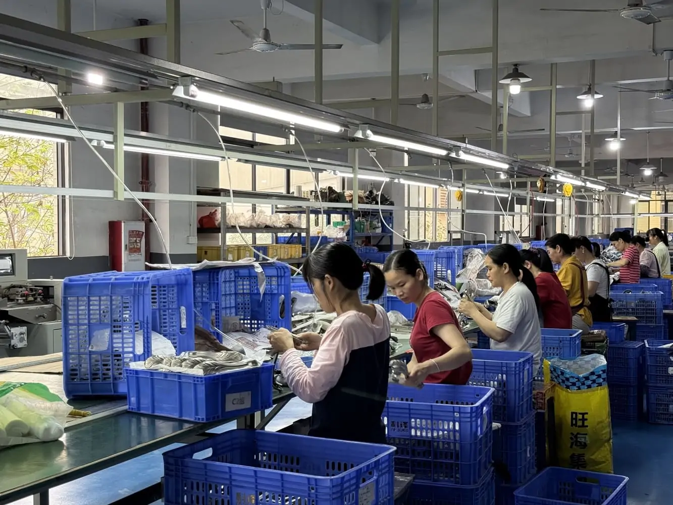 curtain-rod-packaging-workshop